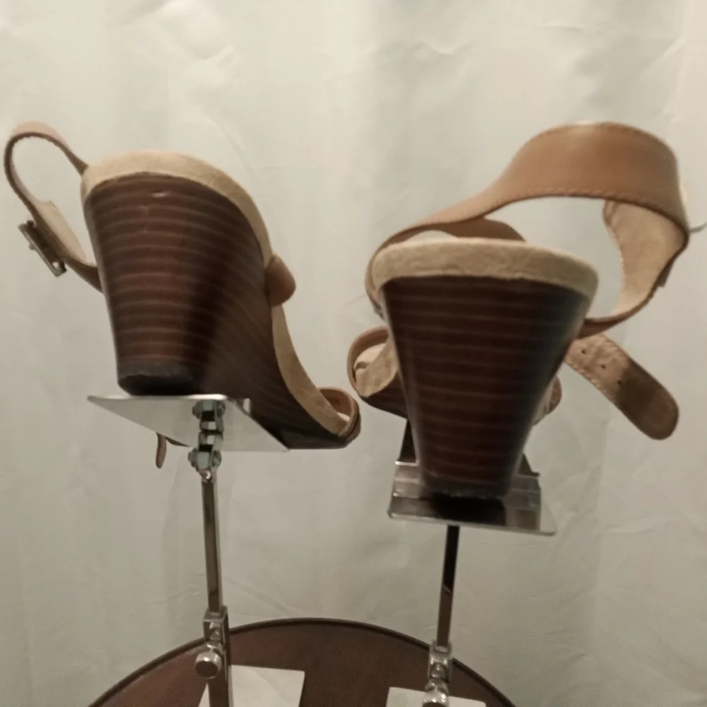 Vionic  Sandals - Picture 2 of 9